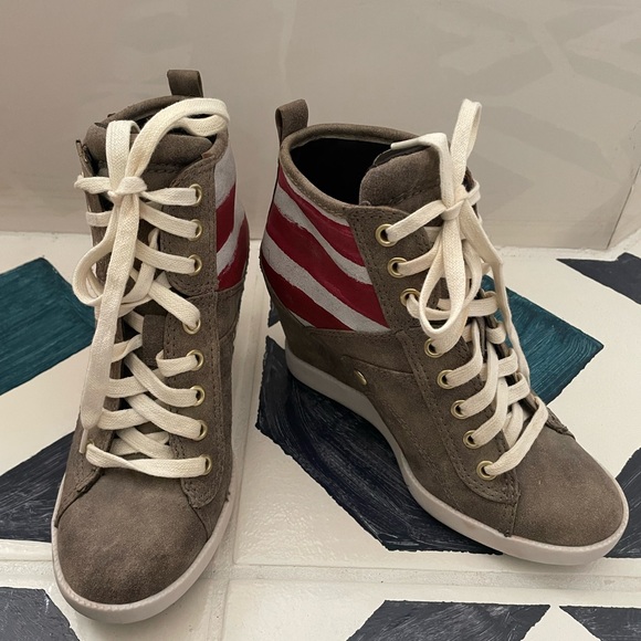 Guess brand wedge sneakers - Picture 2 of 5